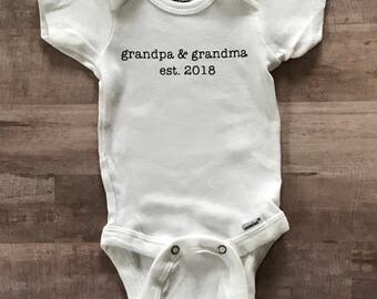 Pregnancy Announcement - Pregnancy Announcement Onesie - Grandma to be - Grandpa to be - Pregnancy Reveal to Grandparents