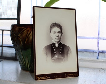 Antique Photograph Victorian Woman 1800s Cabinet Card