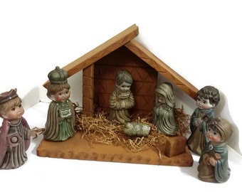 Large Ceramic Nativity Set With Wooden Stable Jesus Mary Joseph Wisemen Shepherd Christmas Decoration Collectible Hand Painted