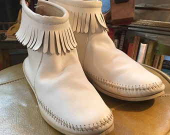 Size 9 Women's White Leather Moccasin-Ankle with Leather Fringe