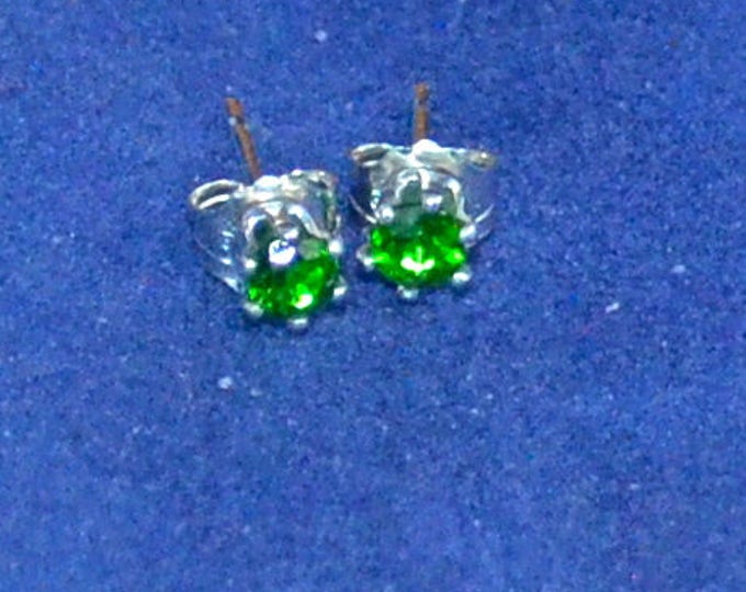 Petite Chrome Diopside Studs, 3mm Round, Natural, Set in Sterling Silver E1023