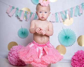 CORAL PETTISKIRT with Bow, Coral Tutu, Newborn Pettiskirt, Baby Pettiskirt, Toddler Pettiskirt, Smash Cake, Birthday Outfit.