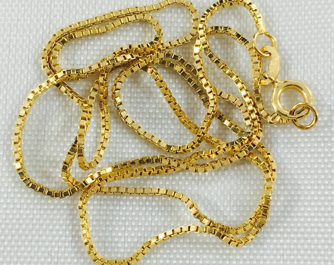 Storewide 25% Off SALE Vintage 14k Gold Box Chain Designer Necklace Featuring Elegant Timeless Design