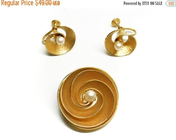 Storewide 25% Off SALE Vintage Gold Tone Swirling Modernist Style Designer Brooch With Matching Earrings Featuring Pearl Beaded Center