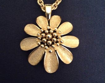 Vintage Crown Trifari gold-tone Chain Necklace with Flower Pendant / 20 inch chain