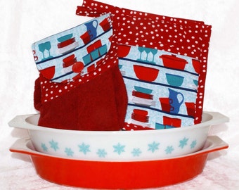 Retro Kitchen Decor • Hanging Hand Towel • 2 Pocket Pot Holders • Red and Aqua • Hot Pad • Hand Towel • Handmade Gifts For Her • 3 Piece Set