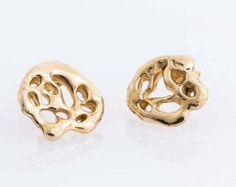 Organic golden earrings studs