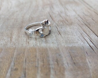 Claddagh Ring, Beautiful Sterling Silver Claddagh ring, Irish ring, Love, friendship, loyalty symbol 925 silver irish heart ring