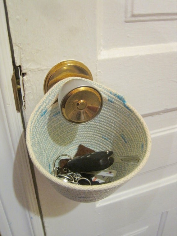 Small Hanging Basket Hanging Organizer Key & Coin by WaveSong