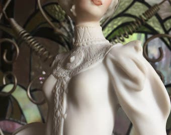 Vintage Capodimonte ITALY Giuseppe Armani "Lady with Sunshine Umbrella" Figurine 1987