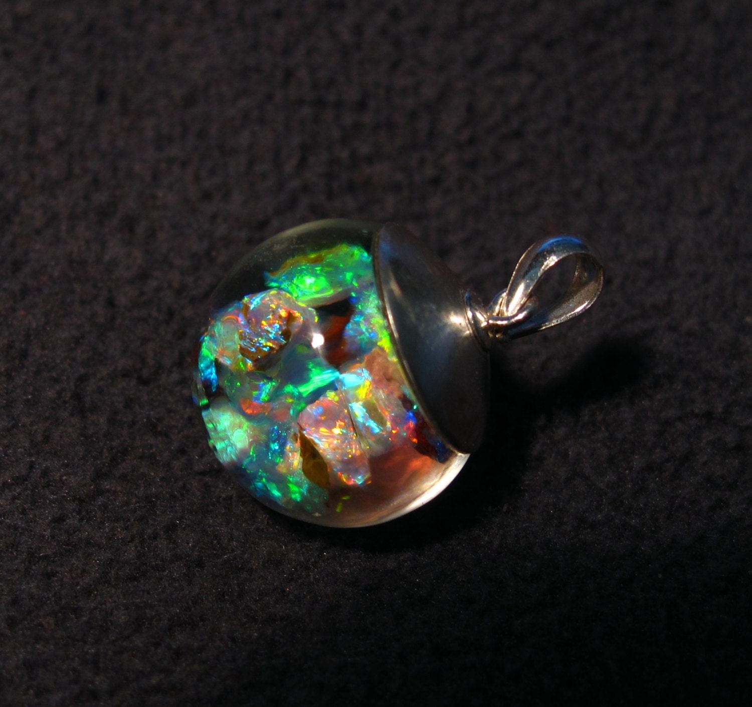 Rare Jundah Boulder Opal Floating Opals necklace 4 Cts Bright
