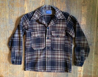 Vintage 1960s 1970s Mens PENDLETON Brown & Black Plaid Wool USA Made Short Hunting JACKET Coat Size Medium Mackinaw Outdoors Filson