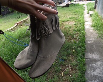 greenish beige NATIVE iNDiAN SUEDE BOOTs with tassles festival clothing hippie boho cultural American Indian