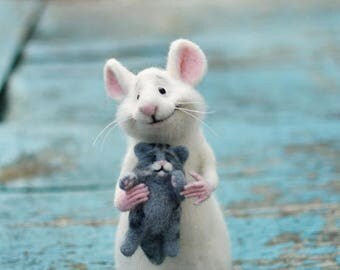 Needle felt mouse Mouse and cat Collectible doll Soft mouse Wool mouse Felt cat Felt kitty Felt mouse Mouse white Grey kitty White rat Rat