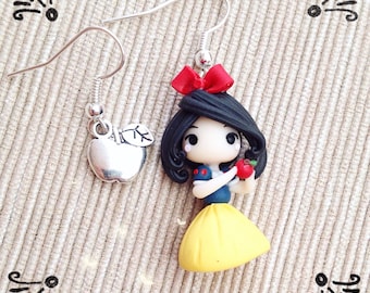 Chibi snow white earrings ~ Cute Disney Earrings polymer clay Polymer Clay Kawaii tiny Princess Princess Snow White Apple Red Handmade gift