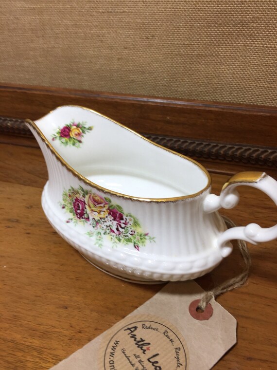 Vintage Gravy Boat - Fine Bone China Queens Staffordshire ENGLISH GARDEN Fine Bone China - Vintage Kitchen - Vintage Serving Vessel