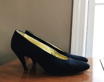 1980s / 80s vintage Pancaldi Italian black fabric heels / pumps • size 7
