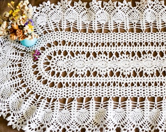 White tender oval tablecloth or crochet doily