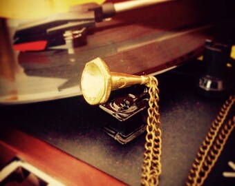 Necklace sautoir "His master's voice"