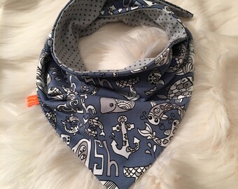 Foulard Triangle (Dreieckstuch) Pour Bébé - Hiver, Doux En Polaire, Rouge Avec Motif Animal, Brodé, Allemagne