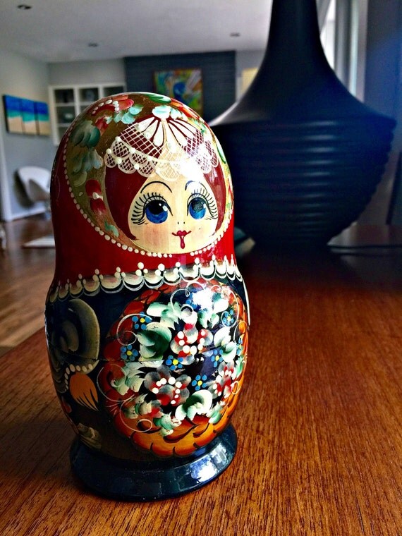 6 Vintage Russian Nesting Dolls
