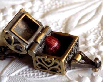 Evil Queen Necklace, Heart in a Box, Regina, Once Upon a Time, Snow White