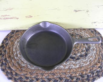 Griswold Skillet Frying Pan, 6 1/2 Inch. Griswold Cast Iron Skillet 709 K, Cast Iron Skillet, Rustic Primitive Kitchen