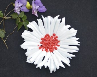 Fused glass daisy dish, white petals, red middle