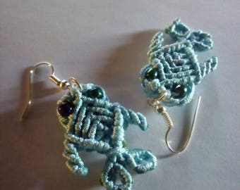 Boucle d'oreilles poisson micro macramé bleu ciel