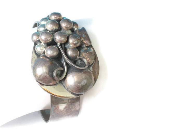 Dimensional Grape Design Bracelet Hinged Clamper Silver Tone Vintage