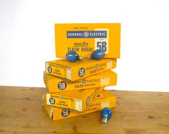 Vintage General Electric flash bulbs 12 GE 5B Sure Fire Camera flash bulbs Dozen flash bulbs Blue flash bulb New in box Camera collectiblles