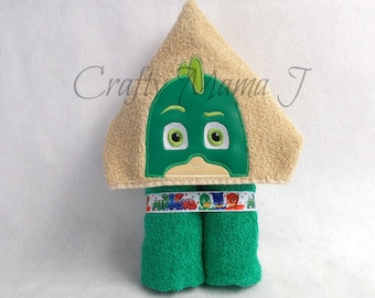 PJ Mask Gekko inspired Green Lizard Hooded Bath Towel! 10" Hood. READY To SHIP. Perfect gift. Can be personalized. For Child or Adult