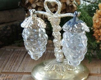 Vintage Metal Glass Grapes Salt and Pepper Shakers, Mid Century, Cottage Style, Shabby Cottage, Tea Party, Wedding Gift inspired