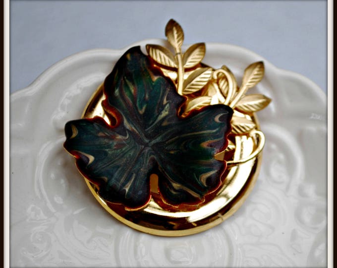 Leaf brooch - Green marbled molded celluloid enameling - Gold tone Pin