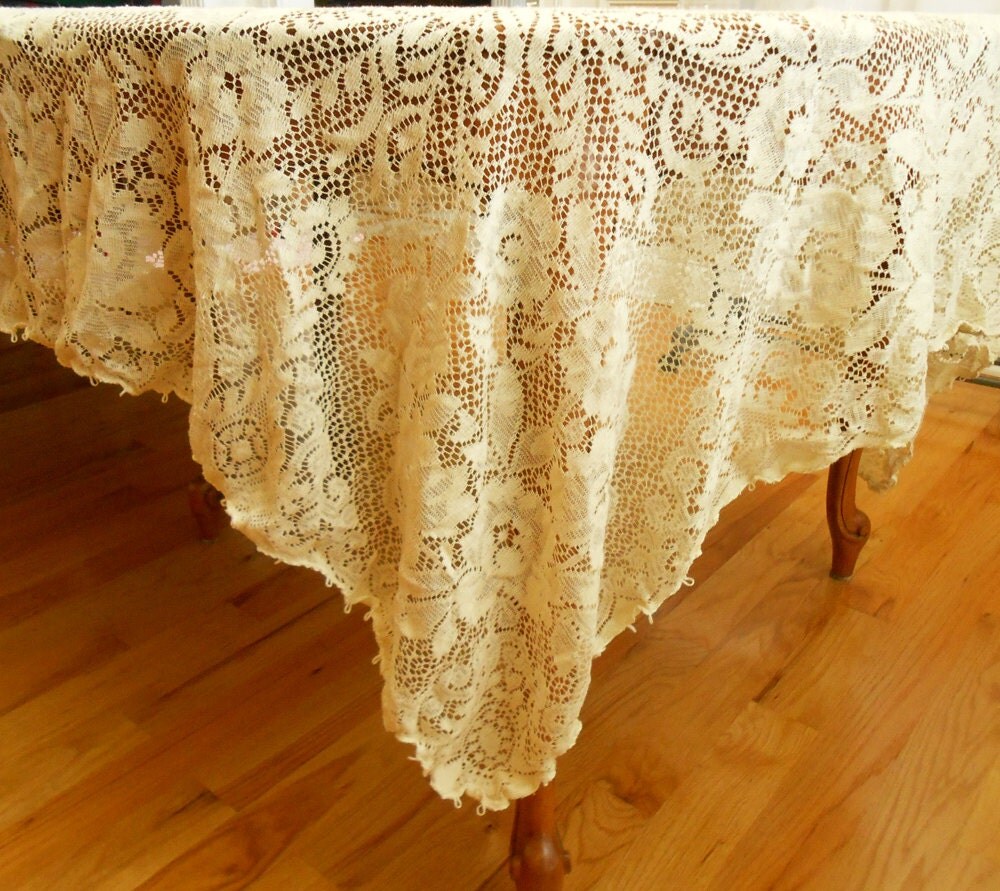 Quaker Lace Tablecloth Vintage Table Linens Floral Design