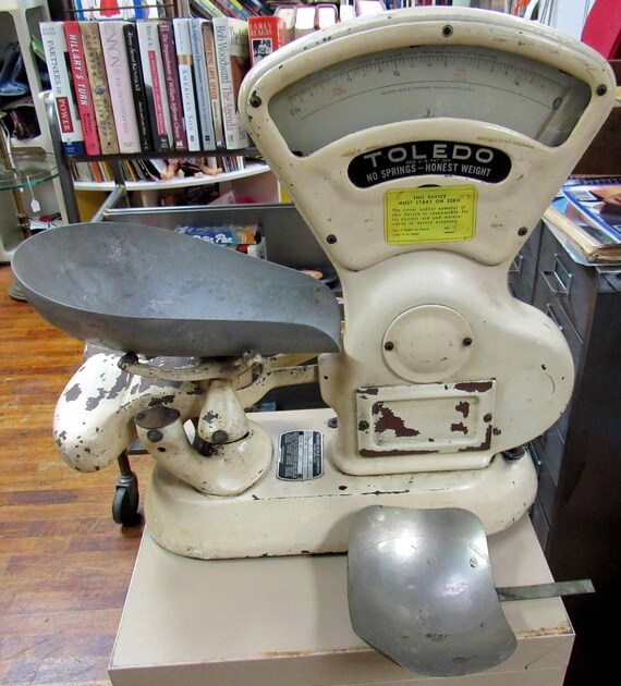 Toledo Candy Scale Model 715 with pan and scoop