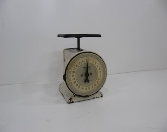 Vintage Kitchen Scale, Hanson Scale Black and White, Round Faced 25 lb Scale, Chippy White Table Top Kitchen Scale