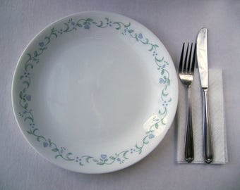 What are some stores that sell Corelle dinnerware replacements?