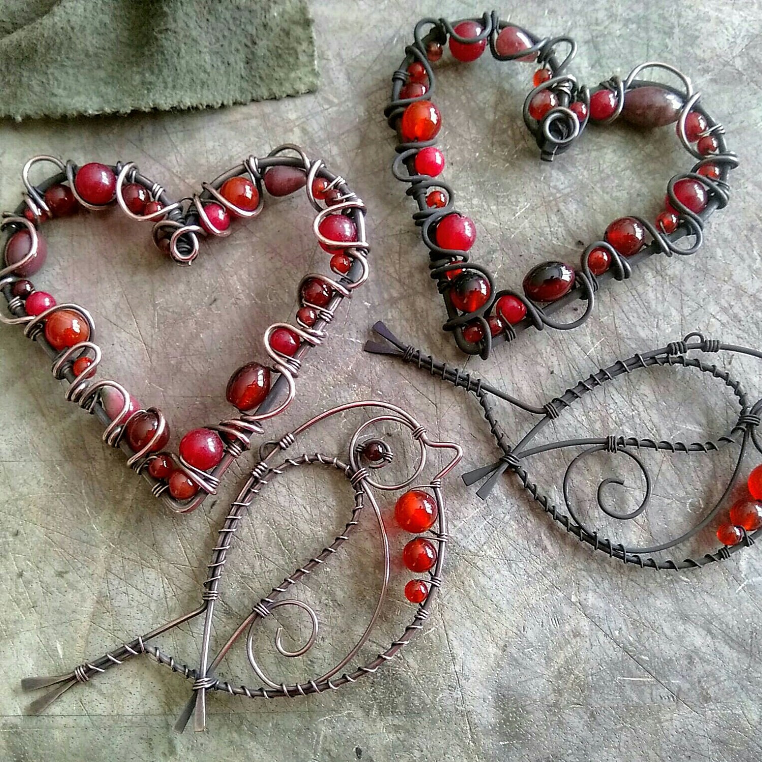 Red Robin Bird Decoration Whimsical Wall Art Cute Gifts