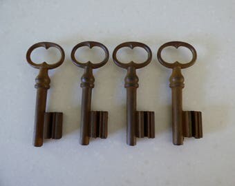 Four vintage cast iron skeleton keys