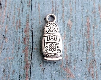 8 Russian doll charms (2 sided) antique silver tone - silver Russian doll pendants, matroyshka doll, nesting doll charm, Russian charms, SS1