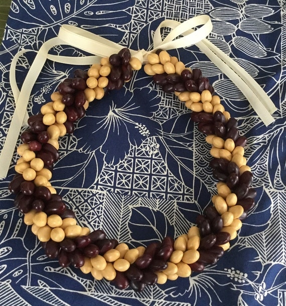 Hawaiian Wiliwili Seed Lei