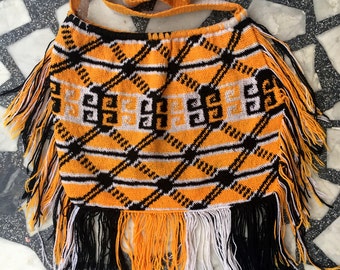 Vintage 1970s mexican style hand woven bag.