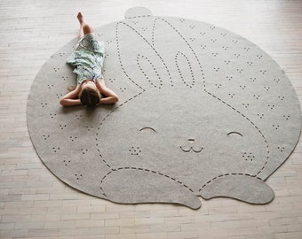 Bunny rug / Round carpet / Nursery Rug / Wool Felt Rug / 4' / 5' / 8' / Made to order