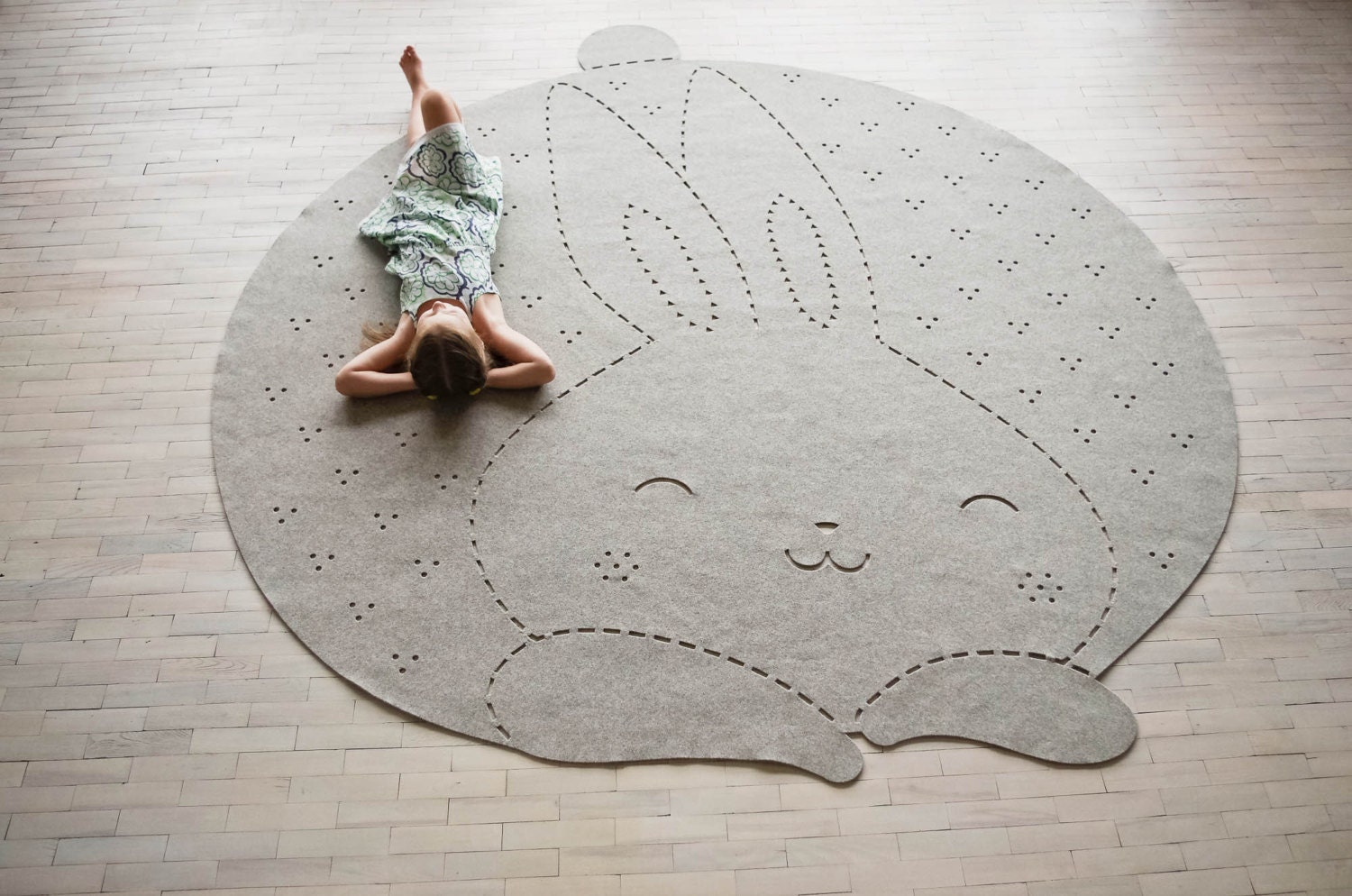 Bunny rug / Round carpet / Nursery Rug / Wool Felt Rug
