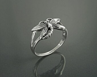 Dragonfly Ring, Sterling Silver, Boho Ring, Damselfly Ring, Flying Insect Ring, Nature Jewelry, Bugs Ring, Garden Bug ring, Dainty Jewelry