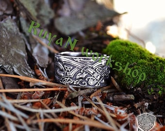 Celtic Dogs ring. Celtic Wolves ring. Wolves Ring. Ring with Celtic ornament elements and embellishments with wild dogs