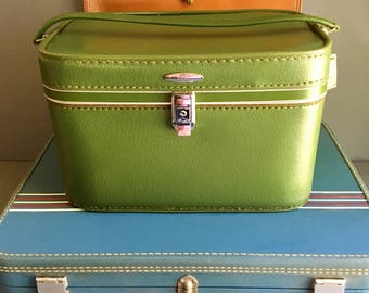 Vintage Sears Featherlite Green Train Case - Excellent Condtition with Orginal Mirror and Pouch - Vintage Mid Century Travel / Luggage
