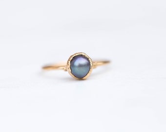 Boho Black Pearl Ring, Dainty Boho Ring, Gold Black Pearl Ring, Thin Raw Ring, Raw Pearl Ring, Black Pearl Stacking Ring, Dainty Pearl Ring