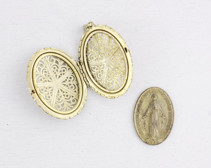 Vintage filigree locket pendant, Virgin Mary pendant, Devotional Catholic religious jewelry, Baptism confimation gift, photo locket